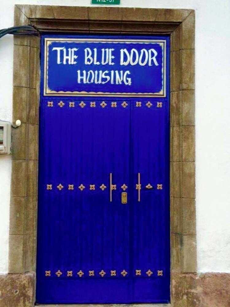 Blue Door Housing Historic Quito Hotel ภายนอก รูปภาพ