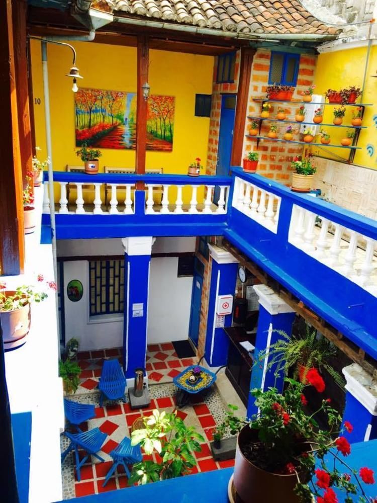 Blue Door Housing Historic Quito Hotel ภายนอก รูปภาพ