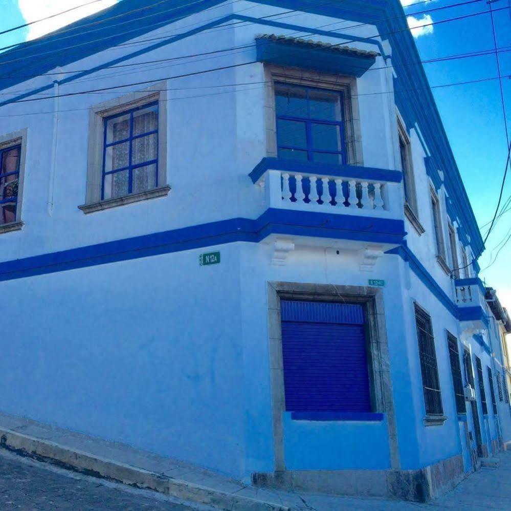 Blue Door Housing Historic Quito Hotel ภายนอก รูปภาพ