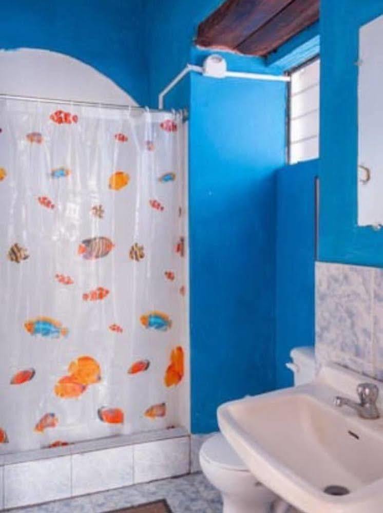Blue Door Housing Historic Quito Hotel ภายนอก รูปภาพ