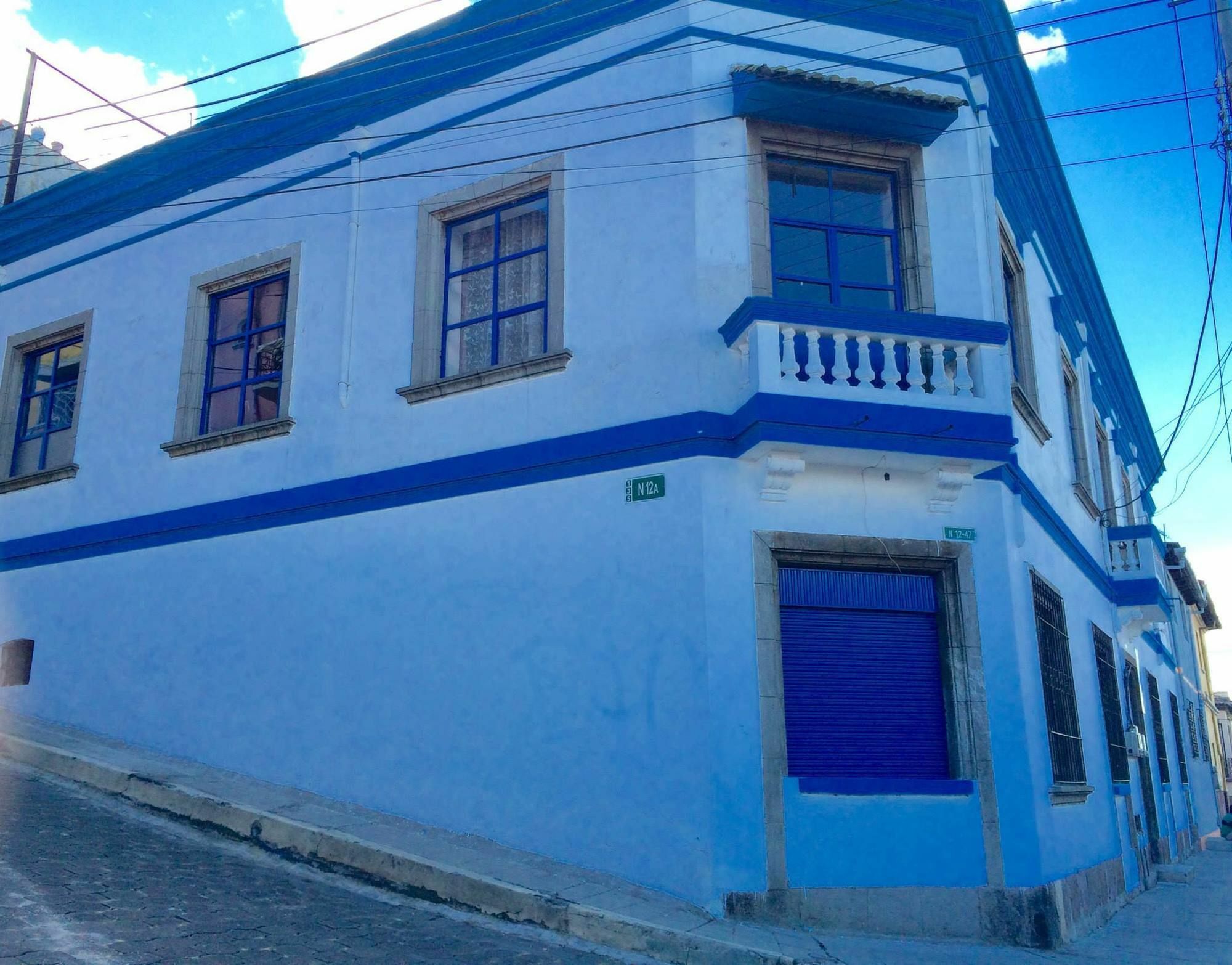 Blue Door Housing Historic Quito Hotel ภายนอก รูปภาพ