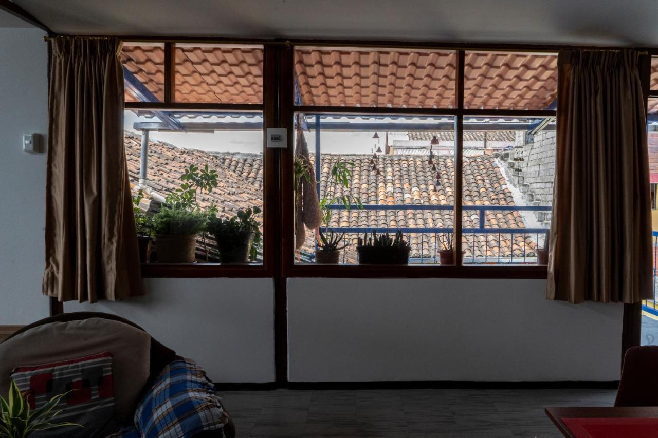 Blue Door Housing Historic Quito Hotel ภายนอก รูปภาพ