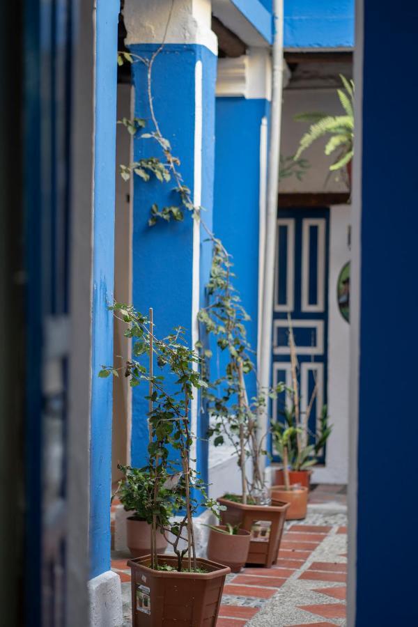 Blue Door Housing Historic Quito Hotel ภายนอก รูปภาพ