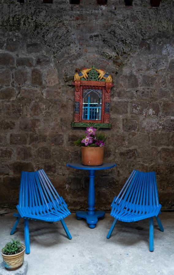 Blue Door Housing Historic Quito Hotel ภายนอก รูปภาพ