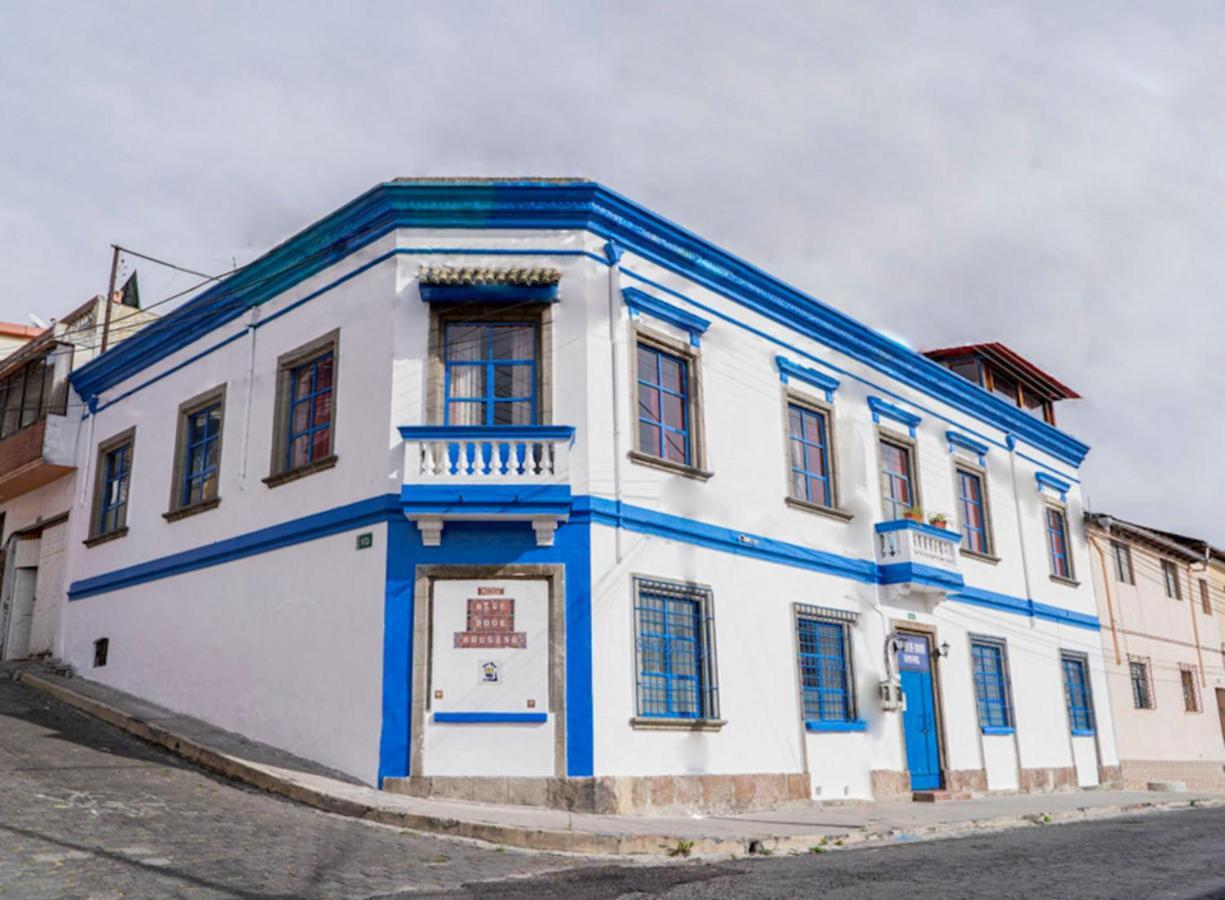 Blue Door Housing Historic Quito Hotel ภายนอก รูปภาพ